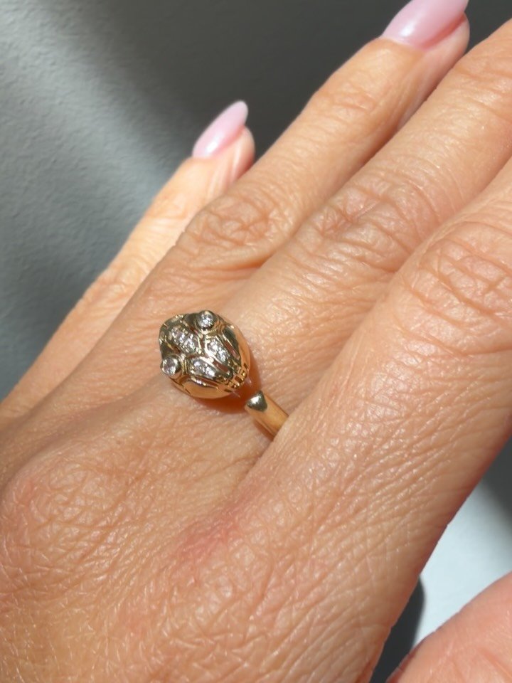 Snakey Saturday 🐍💎 A sparkly vintage 14K natural round cut diamond encrusted wrap! Size 7.5, can be adjusted slightly larger. DM to claim 710 shipped  pre list pricing via Zelle Venmo PayPal FF, or 760 website cc link #vintagegold #goldsnakering #1