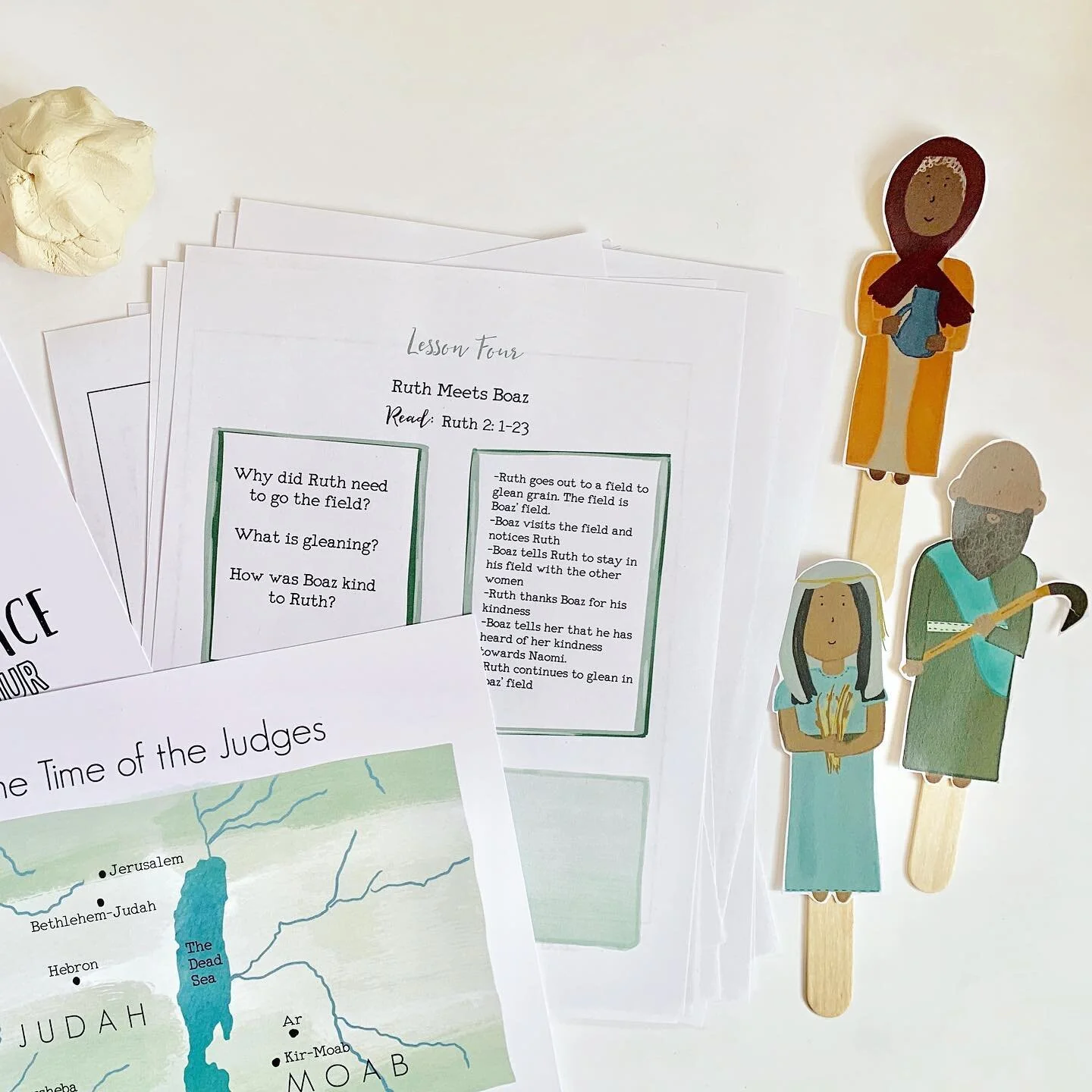 Who loves the story of Ruth and Boaz? It&rsquo;s often talked about how it&rsquo;s a love story, but really, it&rsquo;s a redemption story and a foreshadowing of Christ redeeming us ✝️ I often forget to share about the mini-units created with early e
