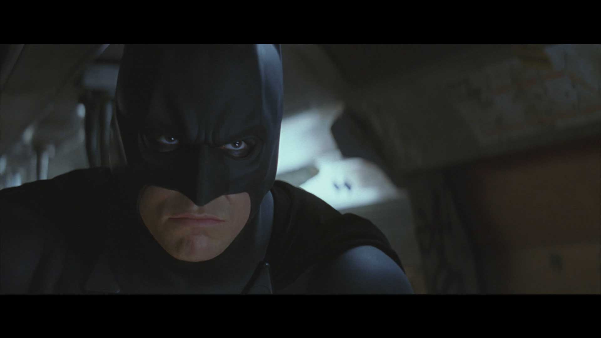 Batman начало. Бэтмен: начало (2005) Batman begins. Бэтмен 1 часть 2005.