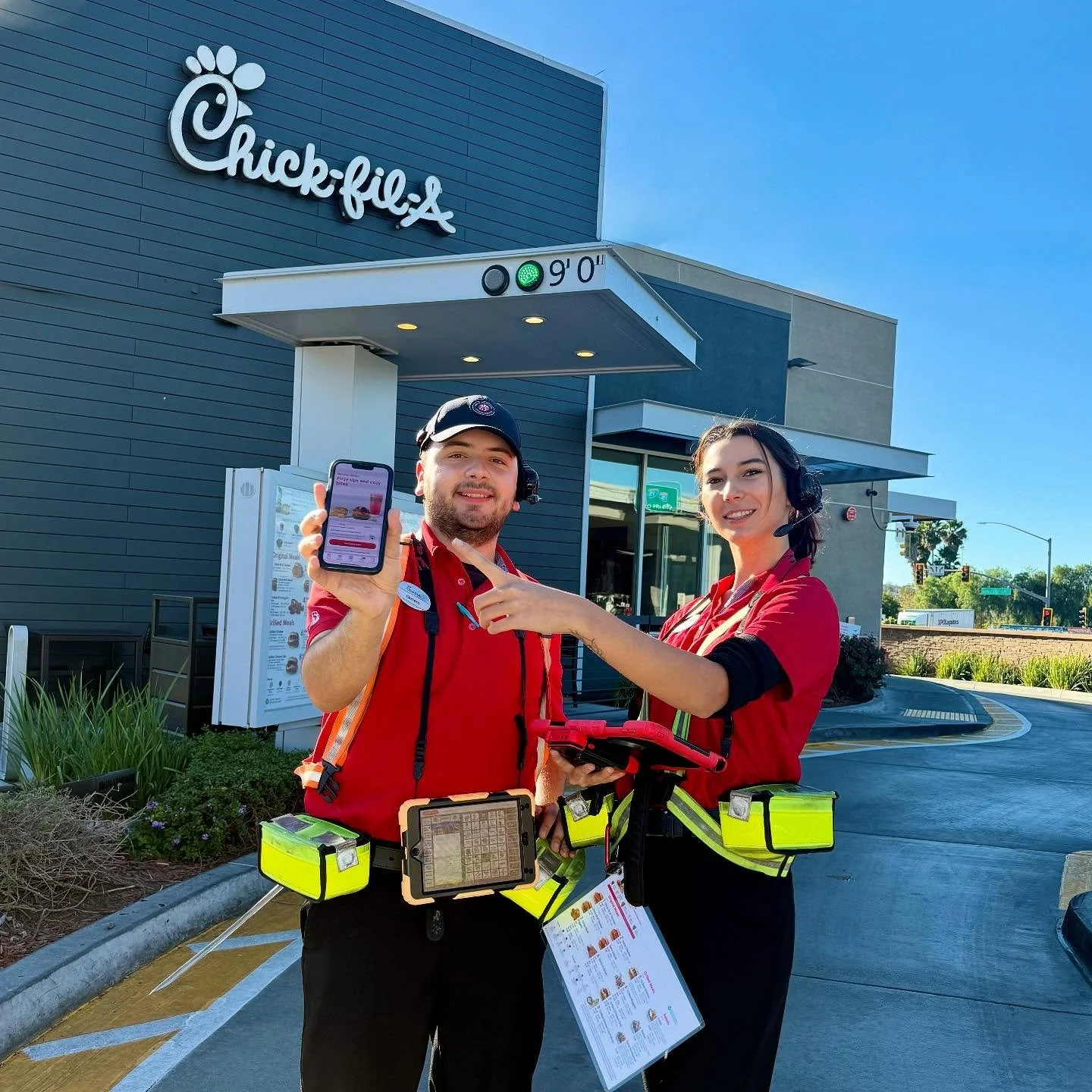 Take ordering to a whole new level with Mobile Drive Thru! Place your order on the app and pick up your food without leaving your car! 🐮