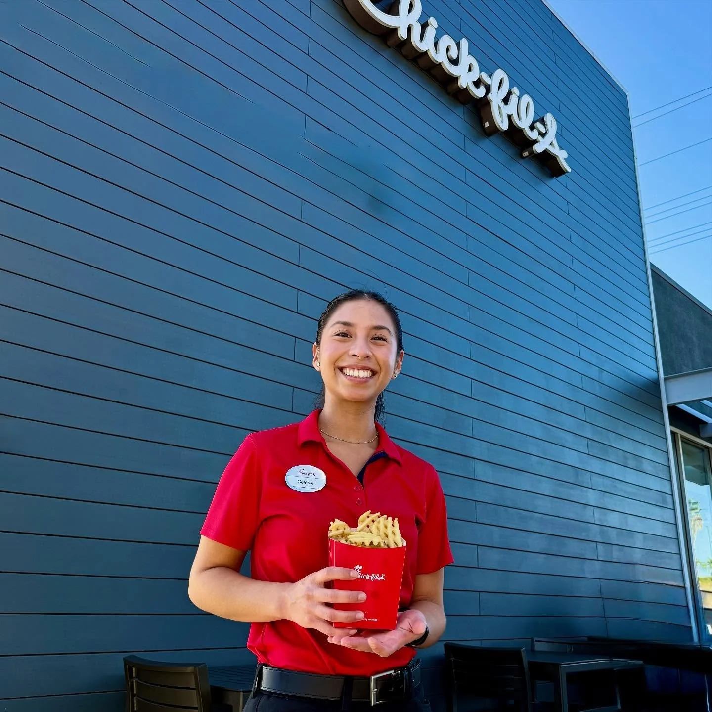 Happy Fry-day! Start the weekend off right with CHICKEN!!! 🐮