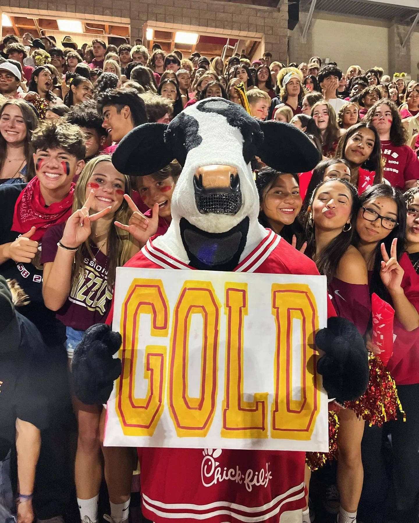 Hey friends! Day ✌🏼 is in the books! MHHS is still in the lead, but SMHS is closing the gap fast 👀💥 Can they catch up tomorrow? Stay tuned! It&rsquo;s still anyone&rsquo;s game! 

Go Grizzlies 🐻&hearts;️💛
Go Knights ⚔️💙🩶