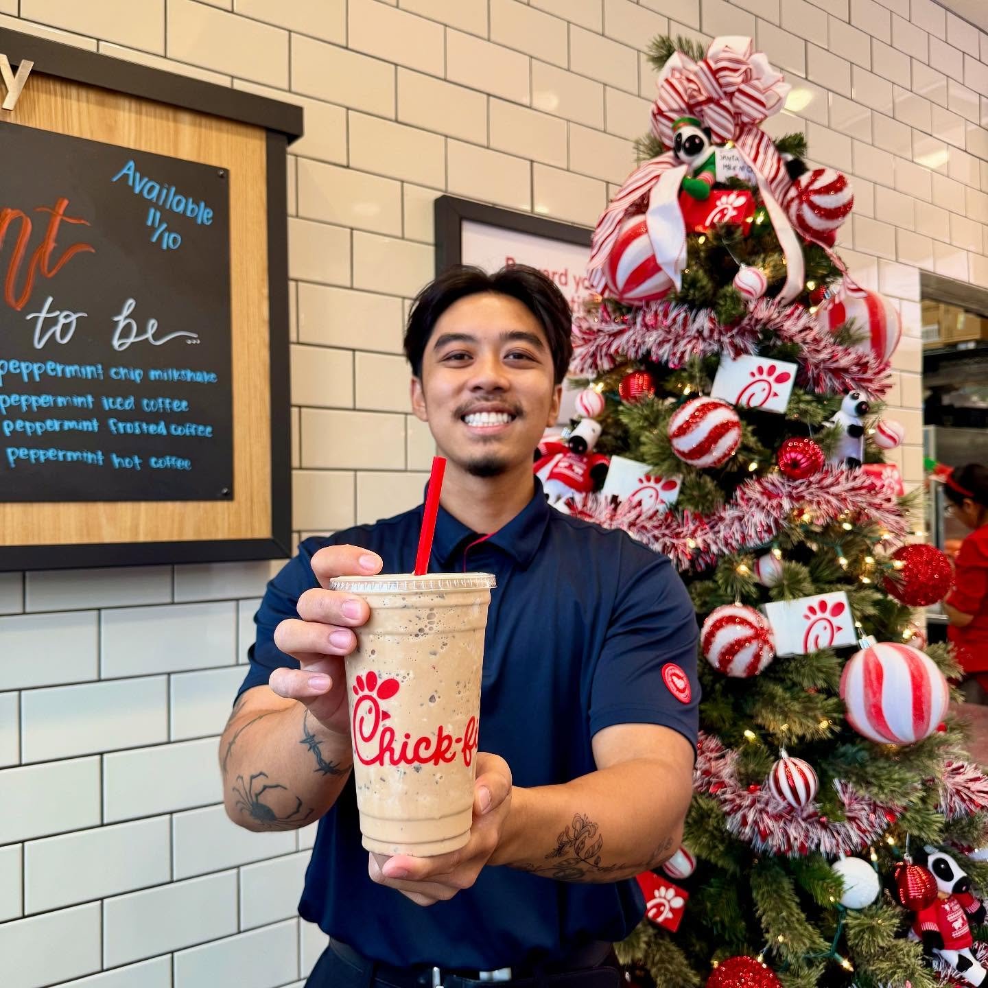 It is mint to be! Sweeten up your weekend with one of our Peppermint beverages!