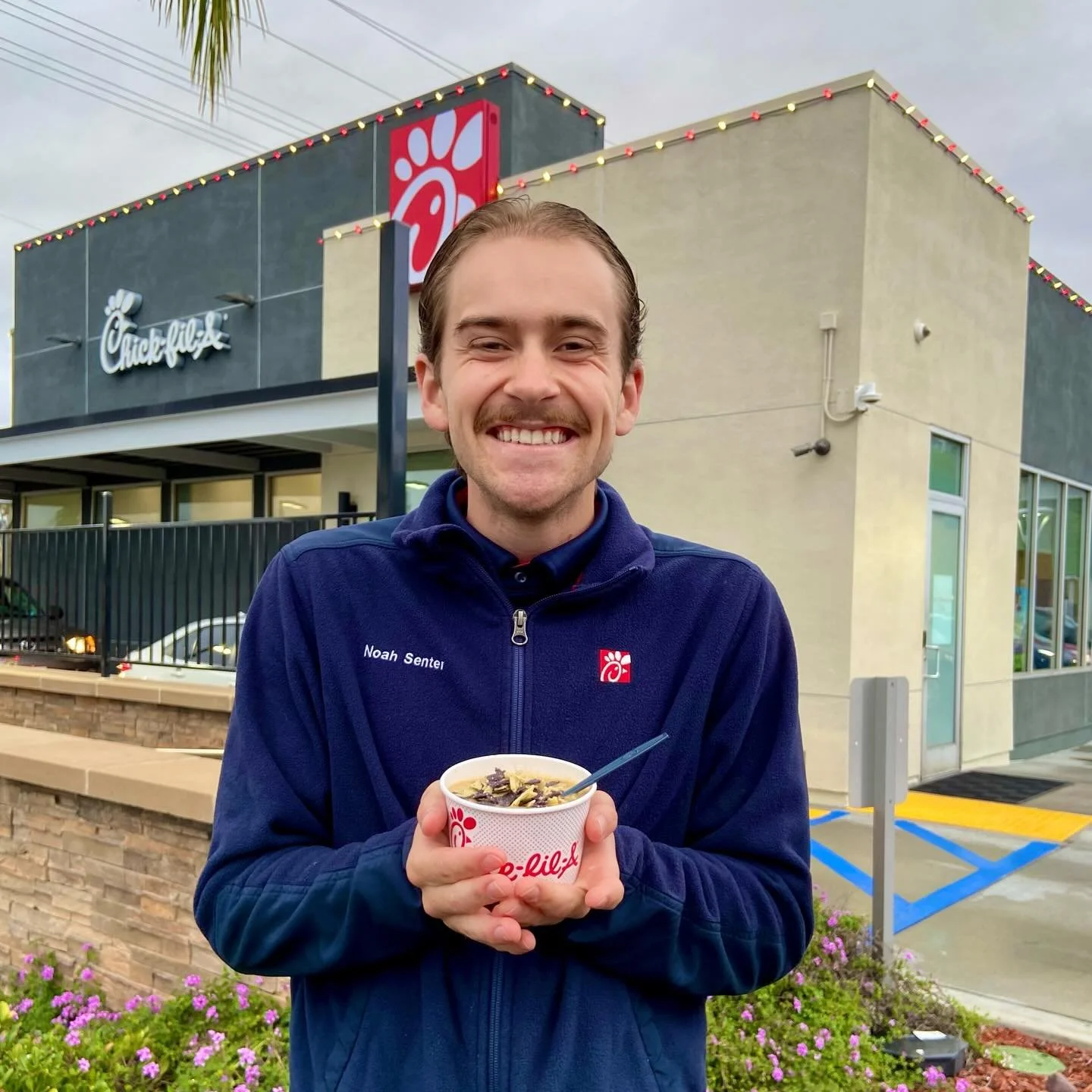 As the weather is cooling down, warm up with our delicious Chicken Tortilla soup before it is gone! 🥣🌶️