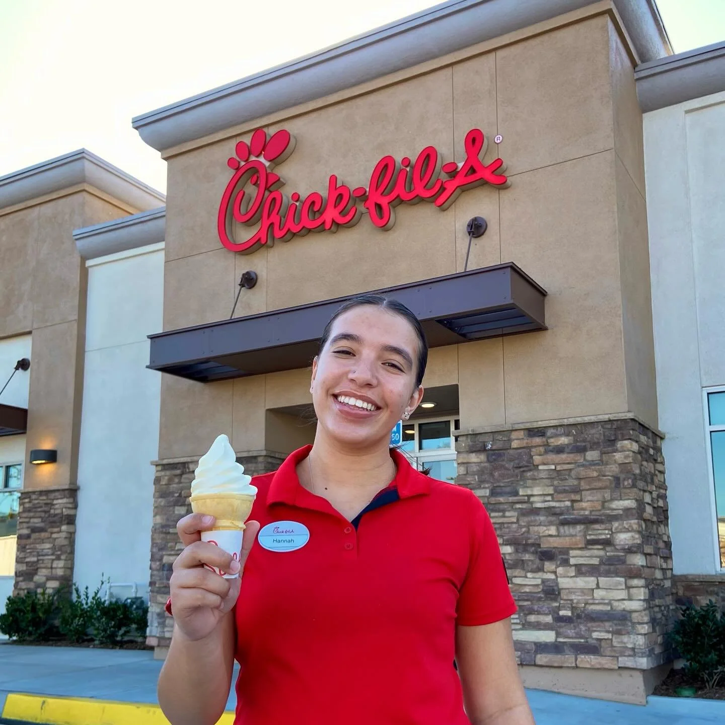 Treat yourself this weekend with one of our desserts! We cannot wait for you to visit us friends! 🍦