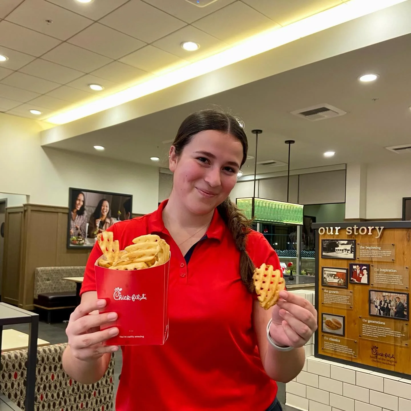 Happy Fry-day! Visit us this weekend for some hot and crispy Waffle Fries! 🍟