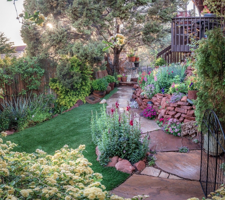 entrance+to+the+garden.jpg