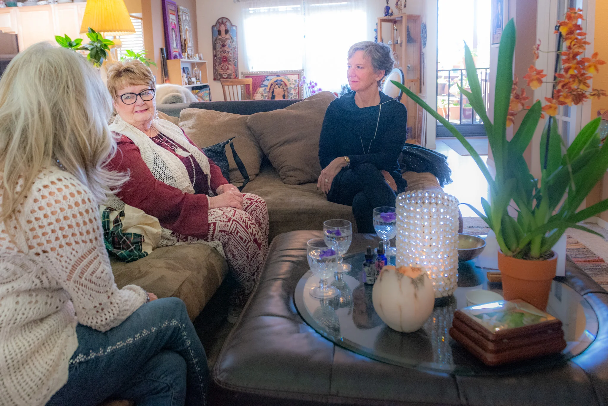 sistars retreat, jani and judith on sofa.jpg