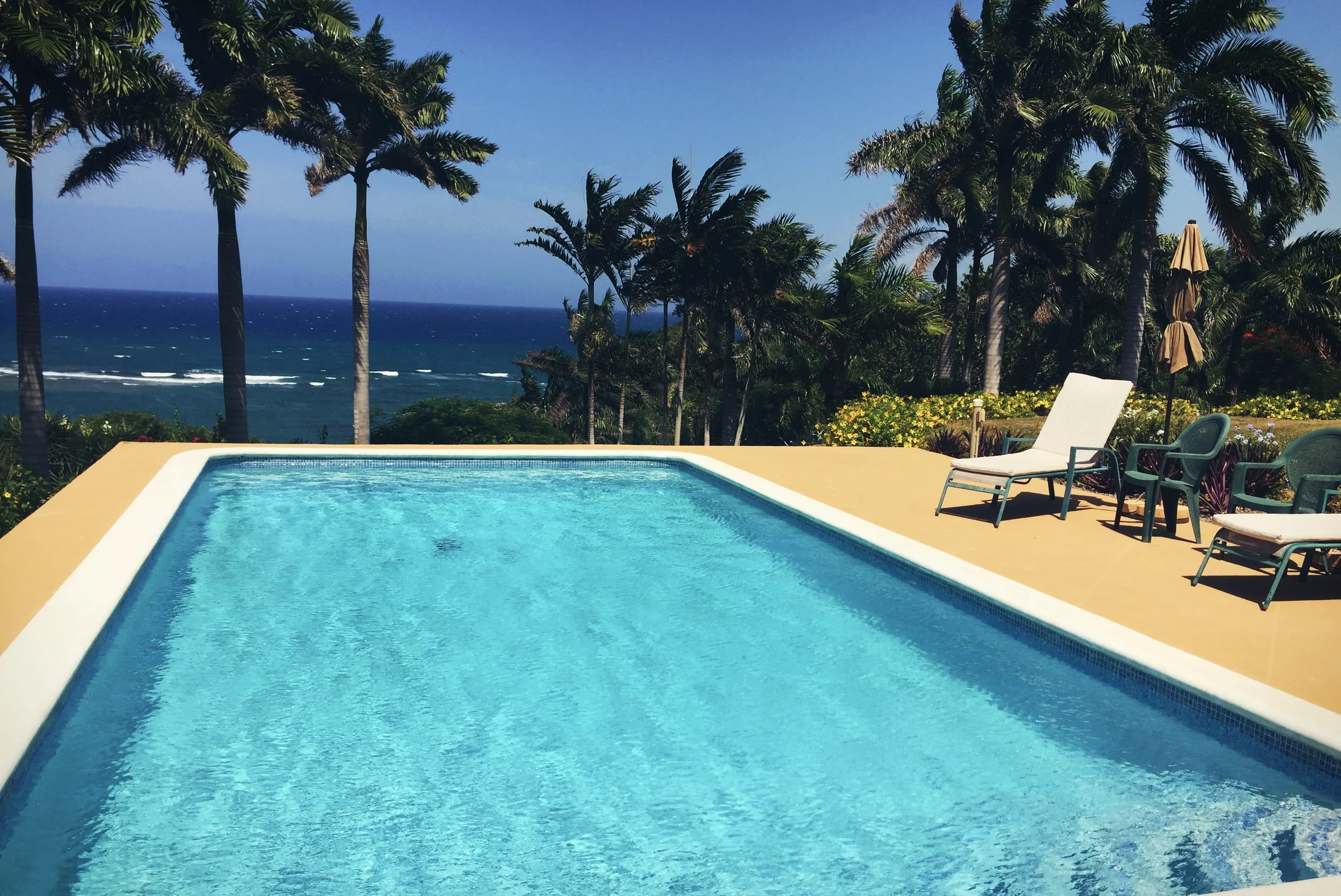 Outdoor sitting area/pool
