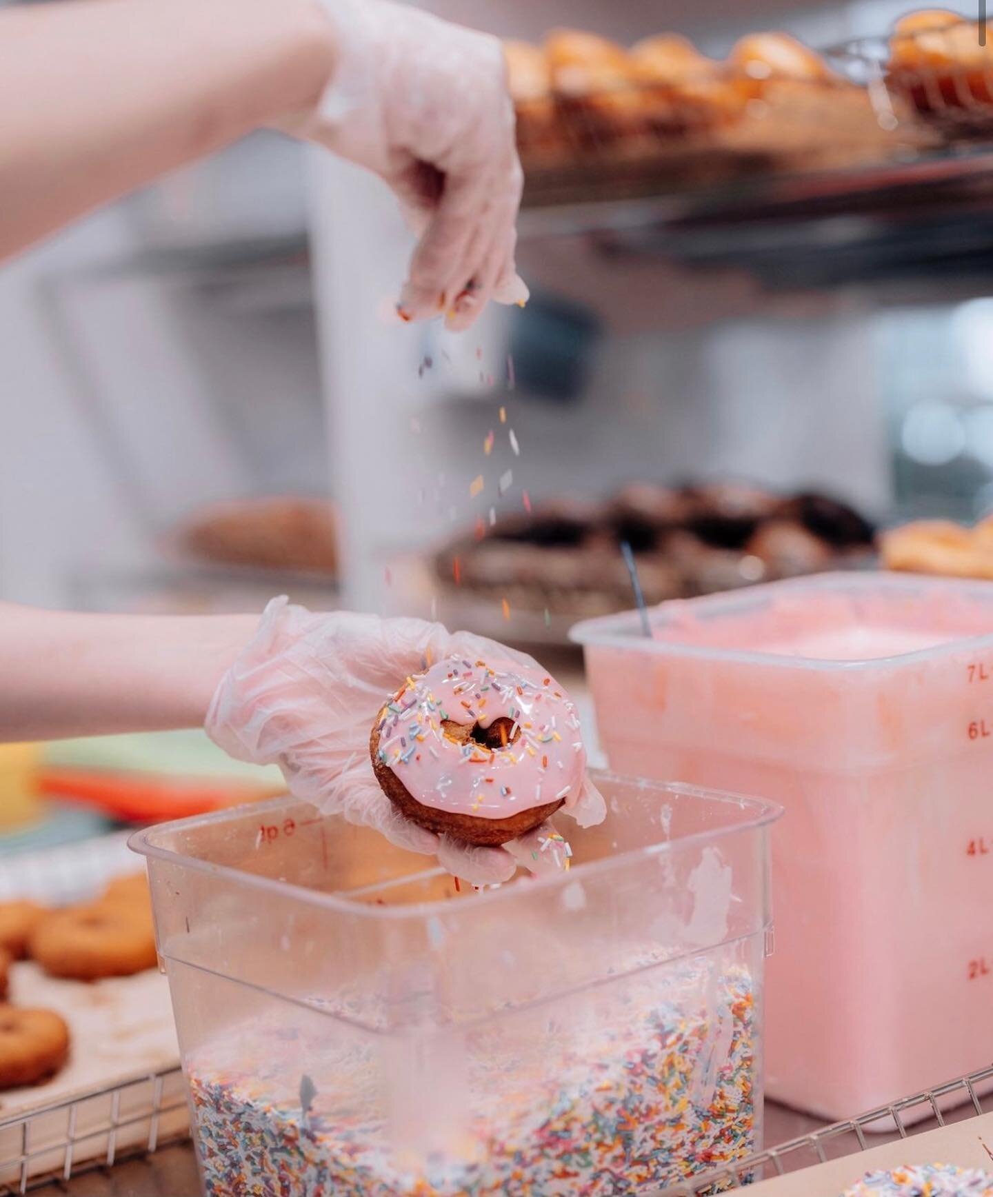 Just a little sprinkle 🌧🌈

#Donut #Doughnut #Doughnuts #Donuts #Vancouver #VancouverFood #VancouverFoodie #Foodie #Food #Vancity #YVR #VancouverEats #DishedVan #DishedVancouver #CuriocityVan #CuriocityVancouver #VancouverBakery #Bakery #VancouverDe