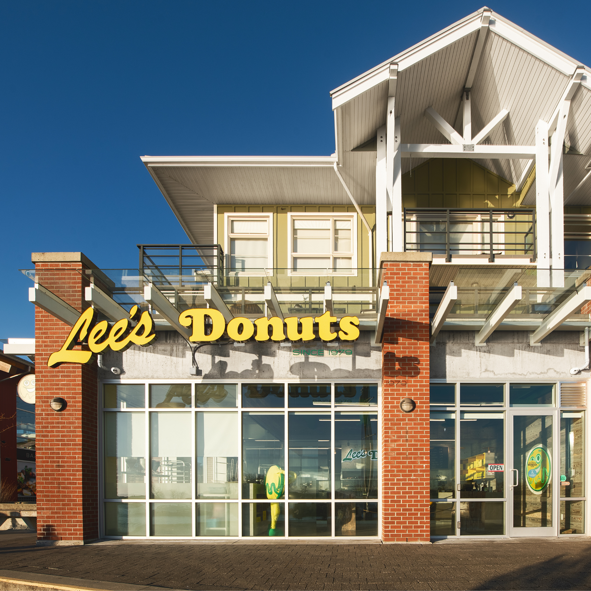 Steveston Location Storefront - Lee's Donuts