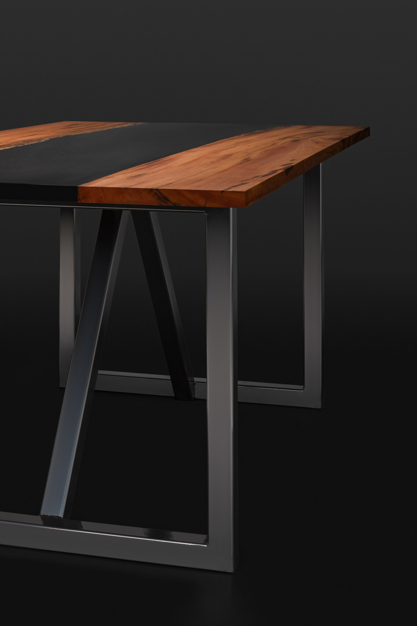 002_1019_table.jpg