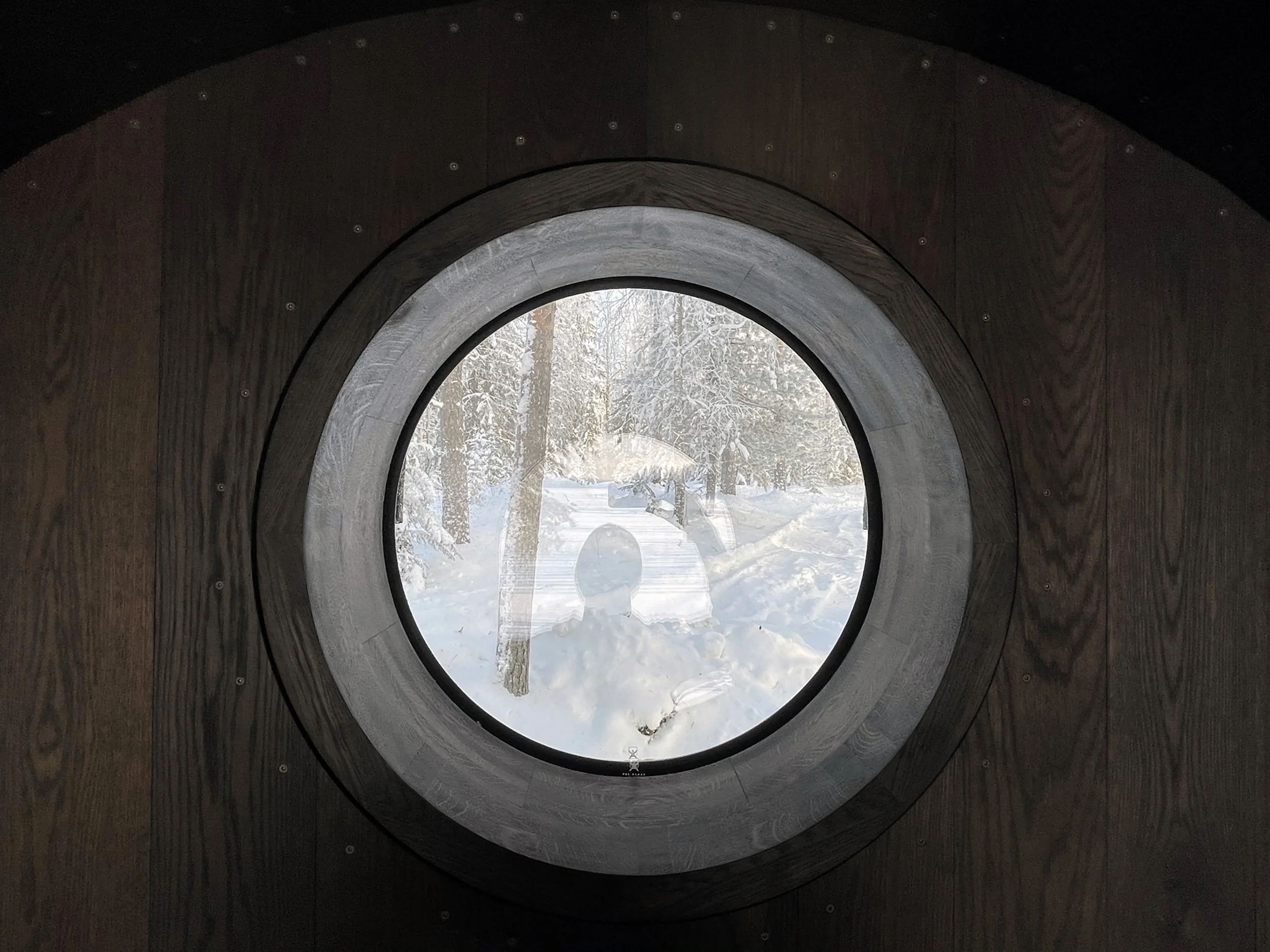 mittatilauskaluste-filmmakers-hut-3.jpg