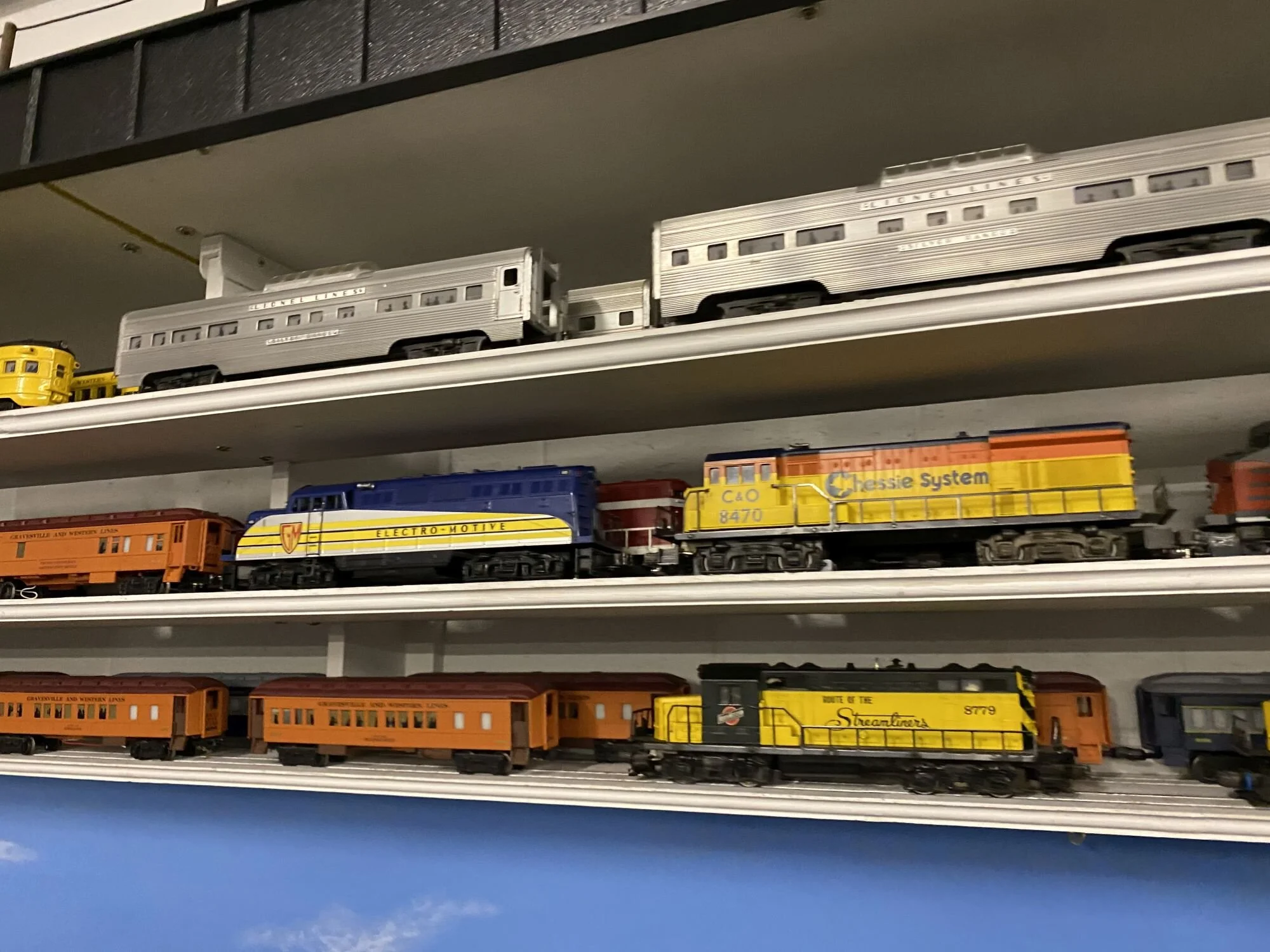 o gauge shelf layout