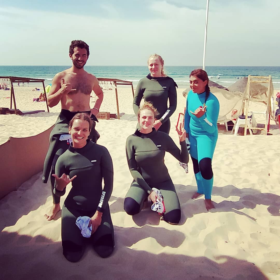 Off for a surf... #surflessons @who.the.fuck.is.henry
#yogaandsurf #surfandyoga #greatpeople #costadacaparica #surfing #surfer #sundayfunday #summerwaves #waverider #beachlife #bliss #yoganalovethis 
@yambalisbon