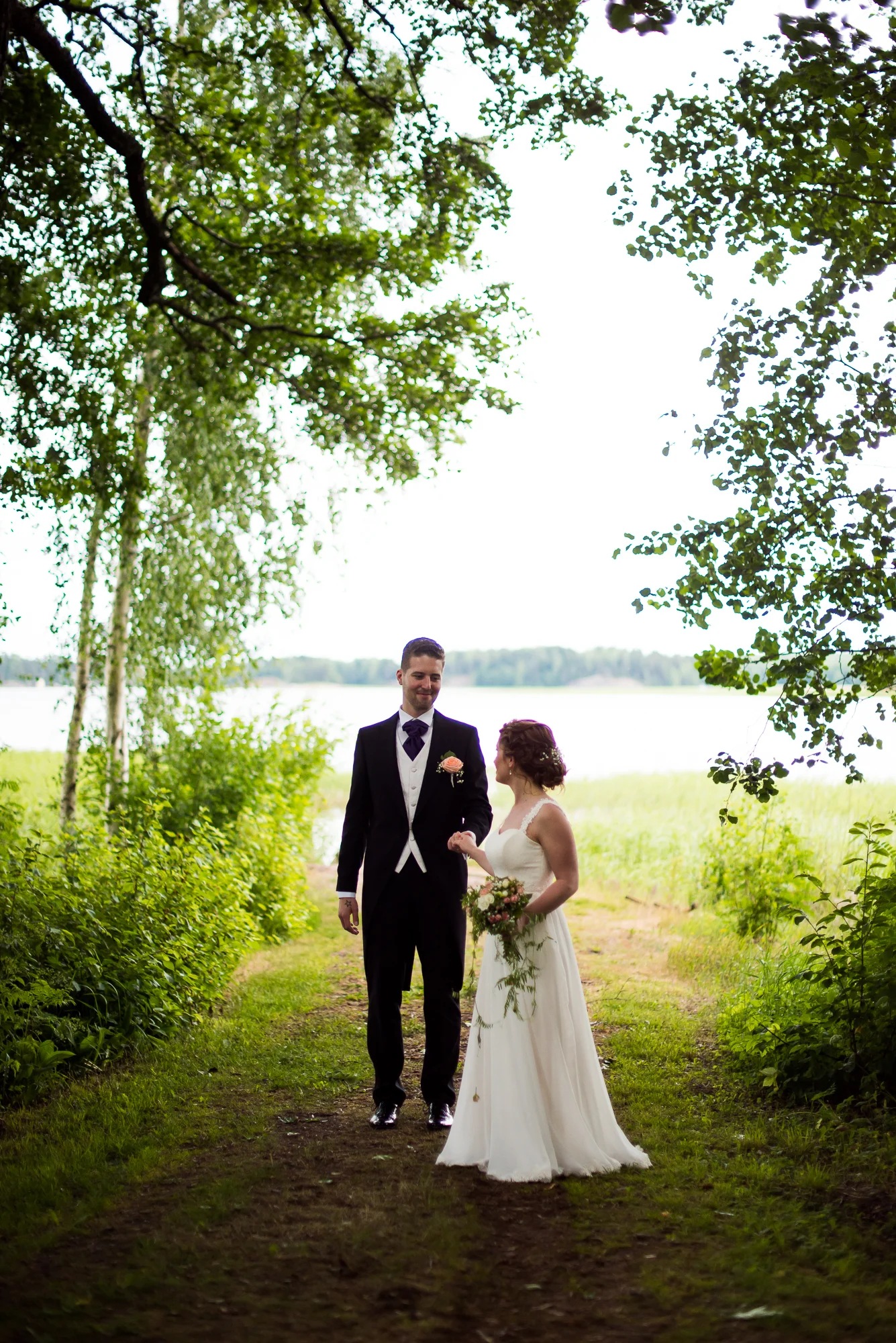 Photo: Karri ja Kati Wihersaari Photography Earrings: By Design Domi/Ateljé Tuhkimotarina