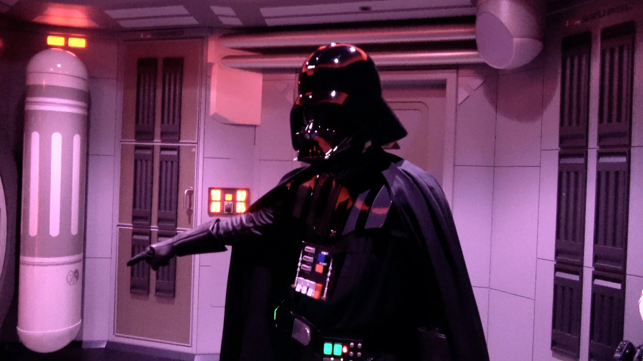 Darth Vador lost gis voice at Disneyland Paris.jpg