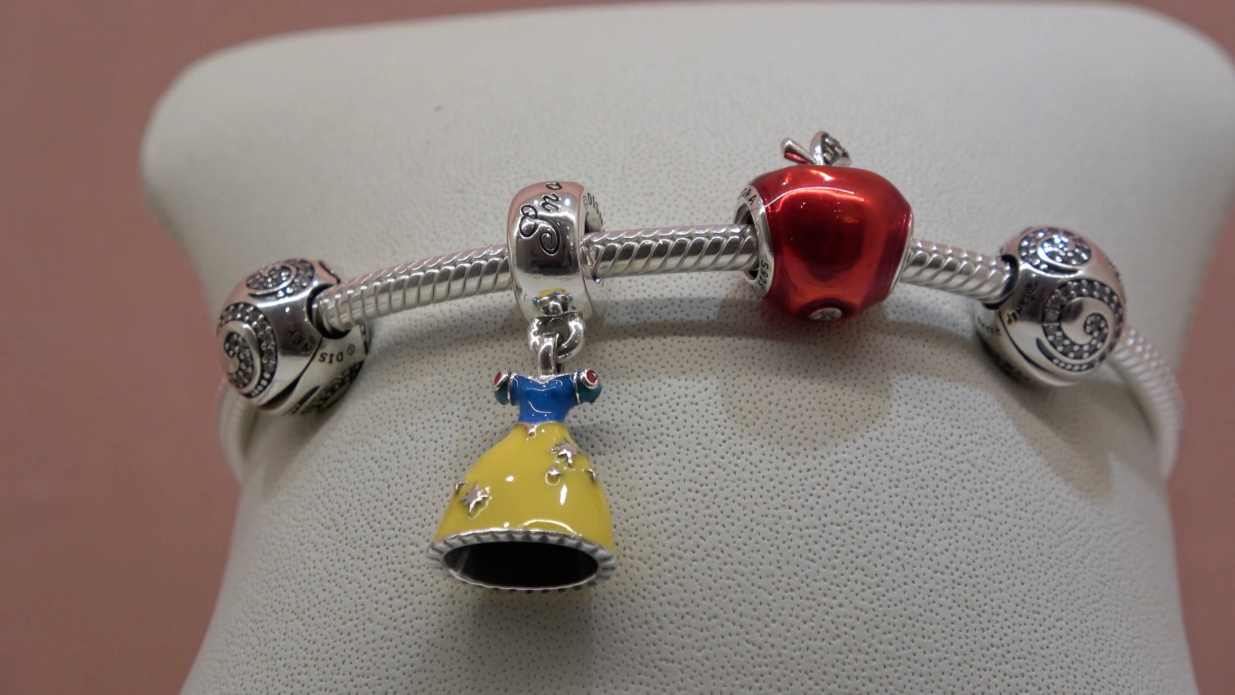 Pandora Shop at the Walt Disney Studios at Disneyland Paris.jpg