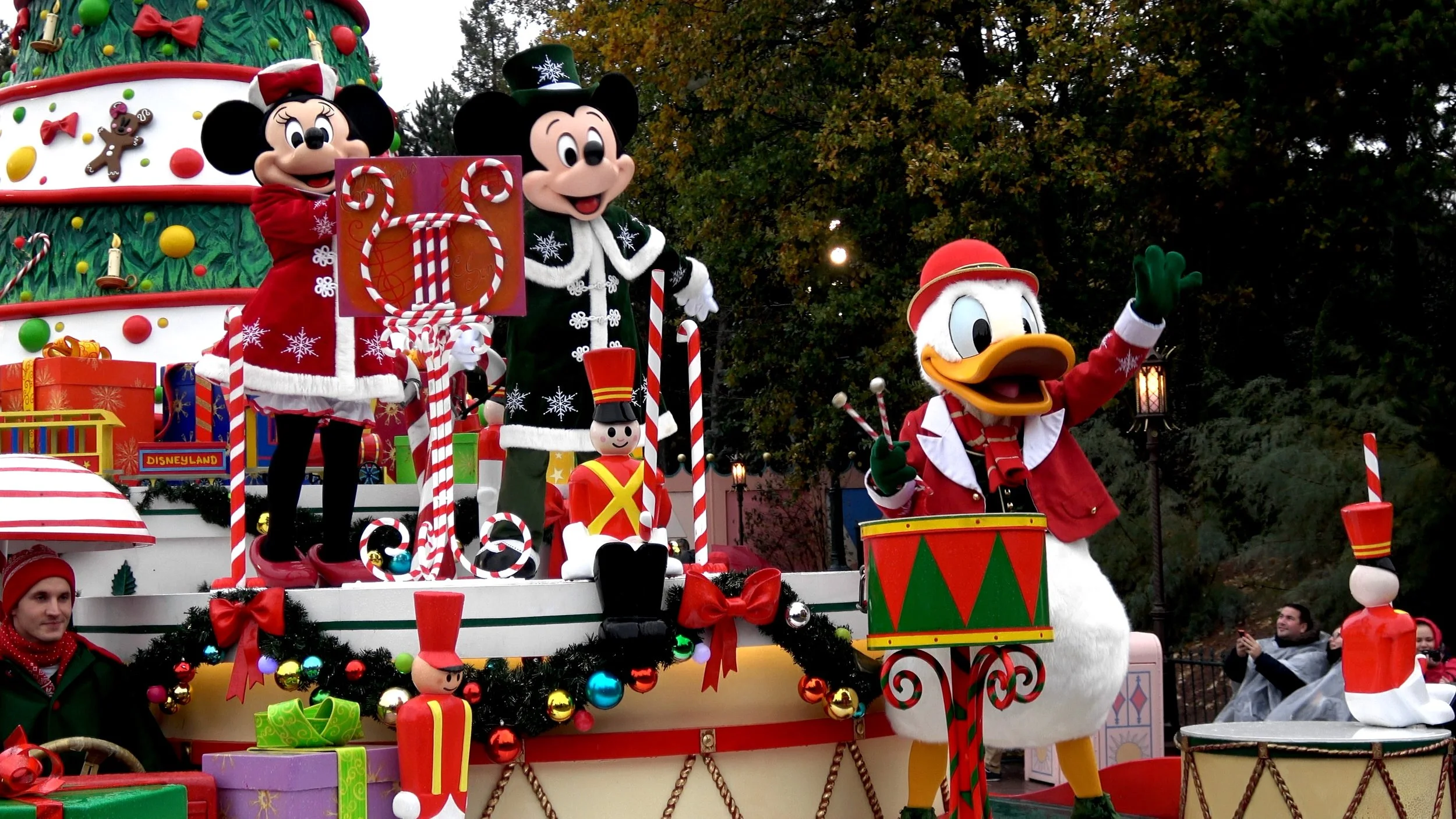 First Christmas Parade 2018 at Disneyland Paris.jpg