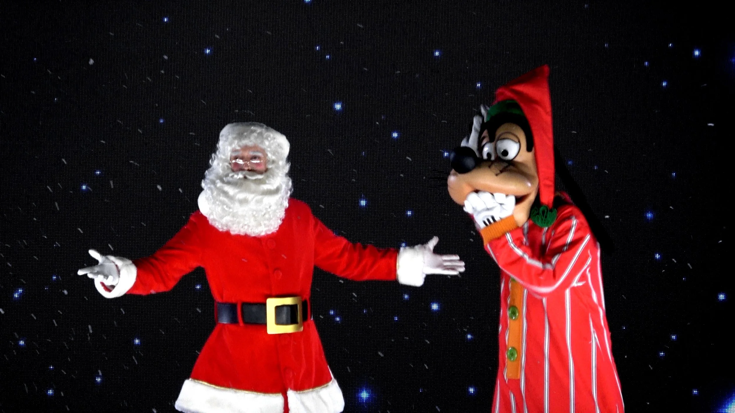 Goofy's Incredible Christmas at Disneyland Paris.jpg