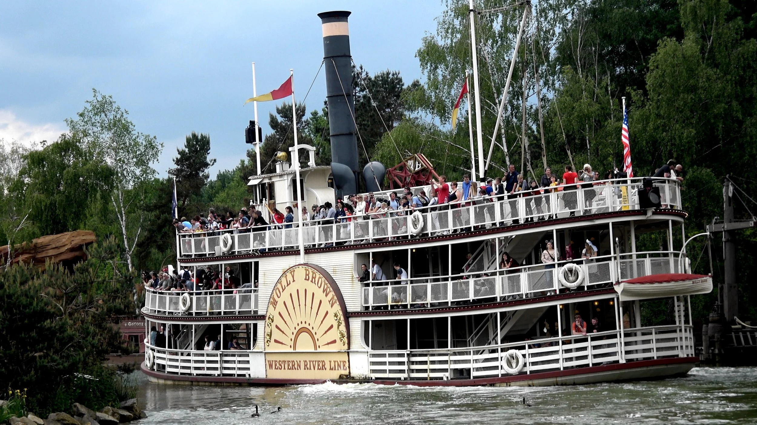 A relaxing Boat ride on the Rivers of the Far West at Disneyland Paris.jpg