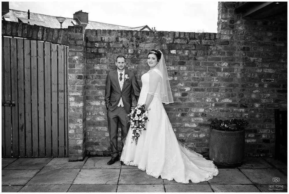 wedding_photography-bride-groom-mid-wales-leri-lane-elephant-and-castle-2018_011