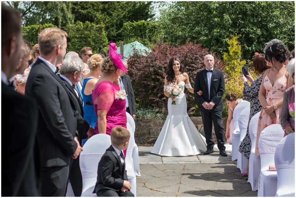 LeriLanePhotography_wedding_Elephant_castle_neetown_Mid_Wales_Photography_Chrissie_mathew-18