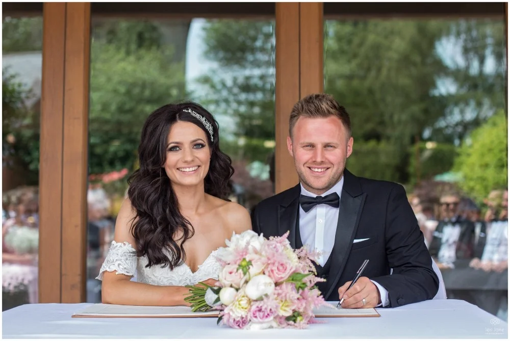 LeriLanePhotography_wedding_Elephant_castle_neetown_Mid_Wales_Photography_Chrissie_mathew-20