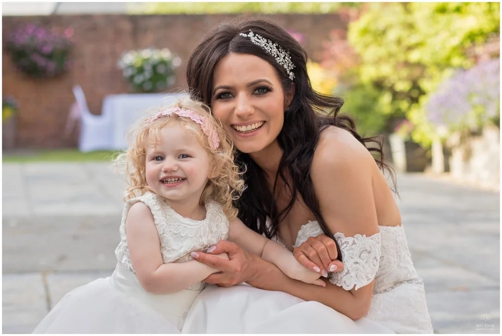 LeriLanePhotography_wedding_Elephant_castle_neetown_Mid_Wales_Photography_Chrissie_mathew-36