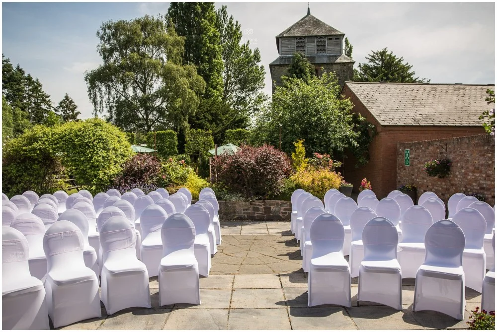 LeriLanePhotography_wedding_Elephant_castle_neetown_Mid_Wales_Photography_Chrissie_mathew-5