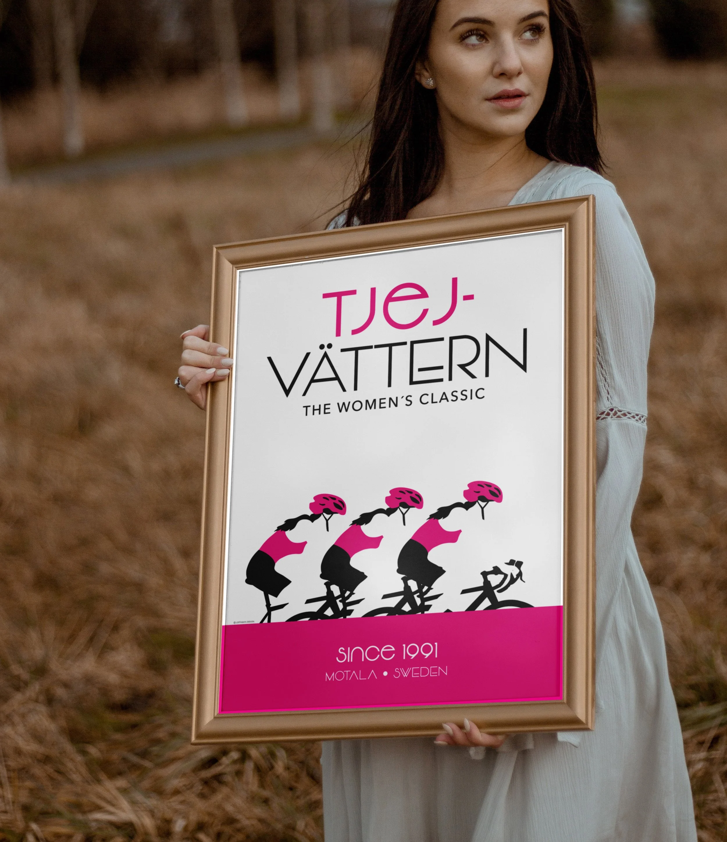Women with Poster Tjejvättern Mockup webben.jpg