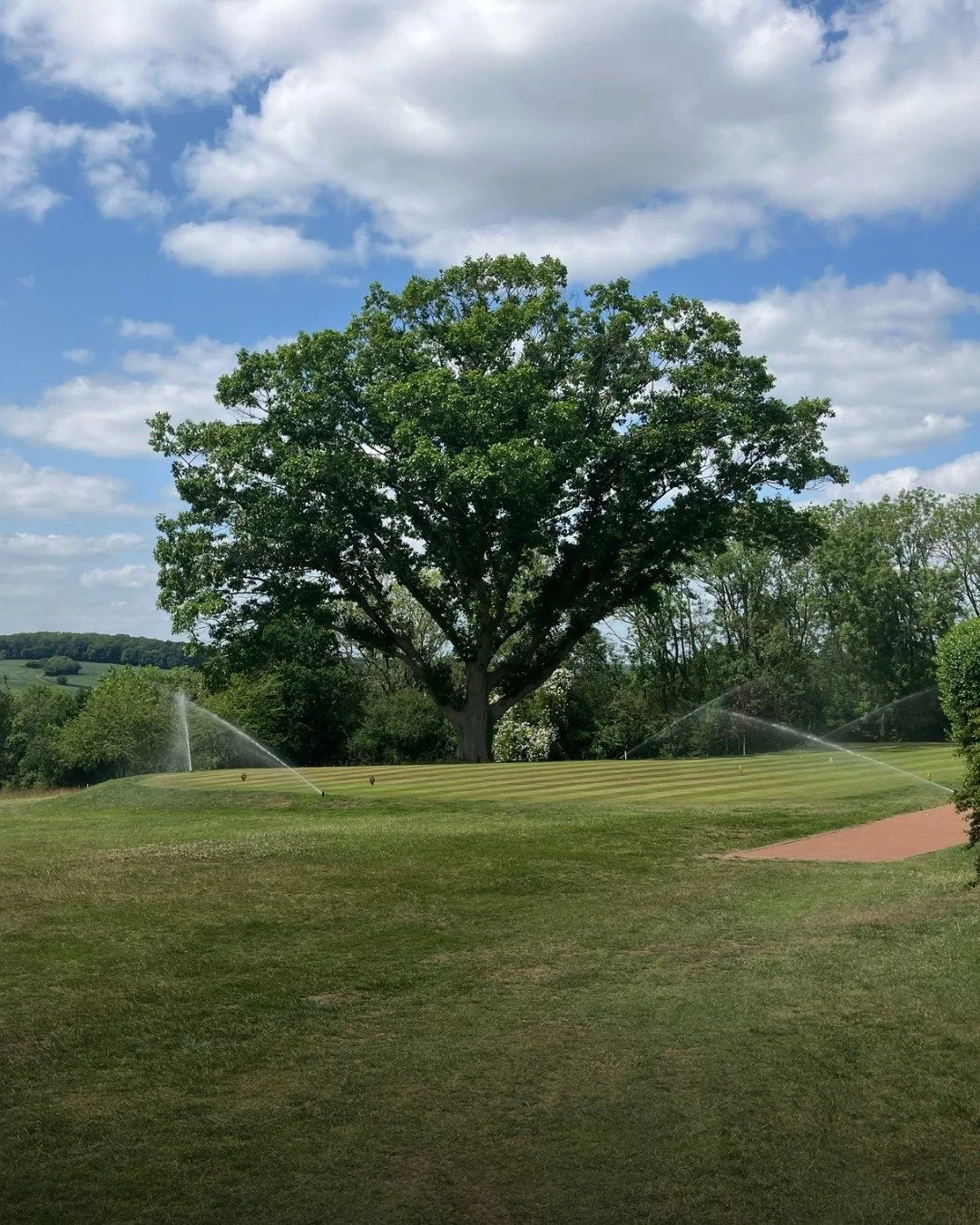 Nice visit to Harewood Downs Golf Club last week to catch up with the team. Great to check in and hear how things are shaping up.

@harewooddownsgc 
⠀
#HarewoodDownsGolfClub #Golf #FullRange