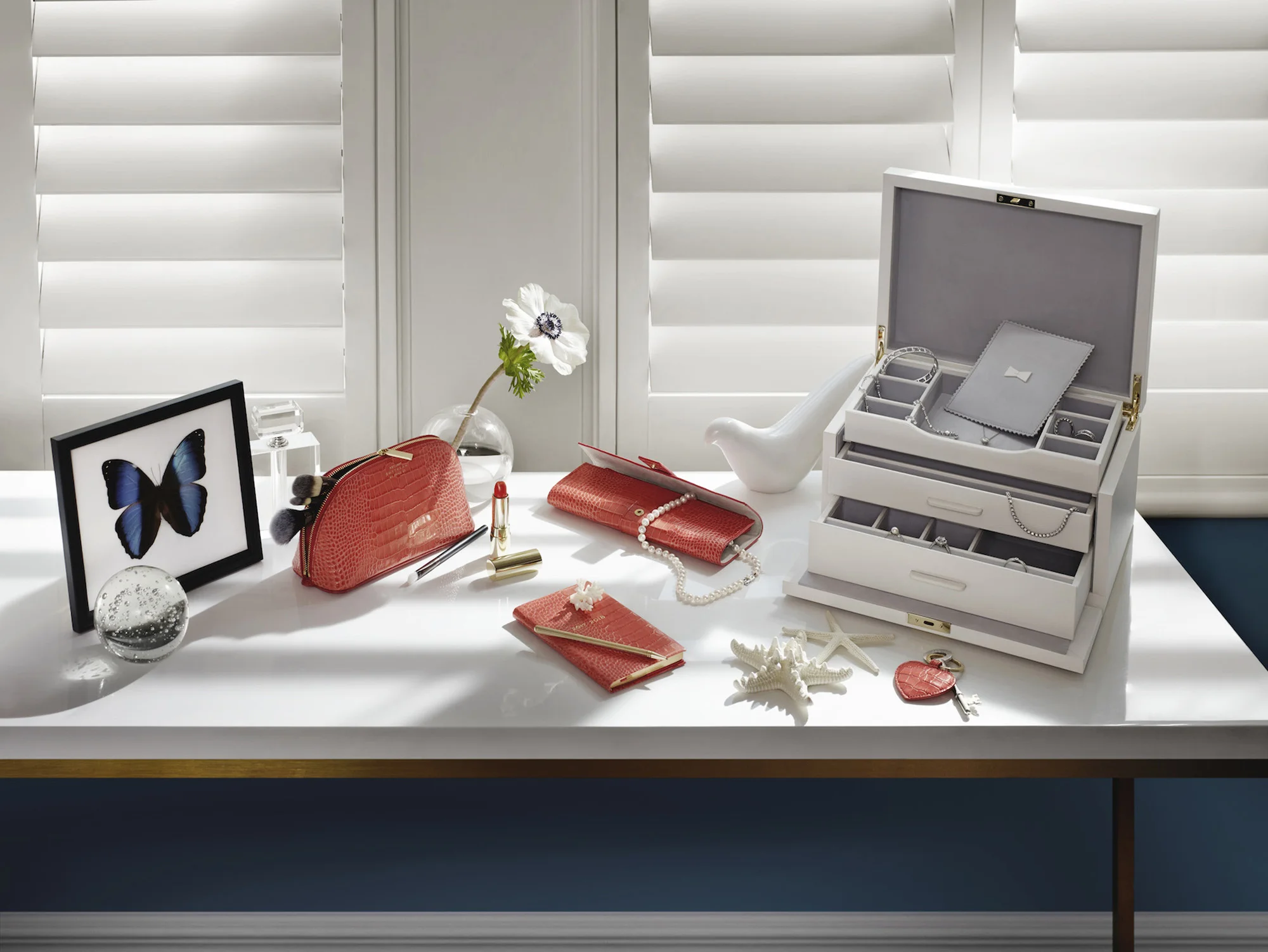 06-icon-artist-management-production-SMYTHSON.jpg