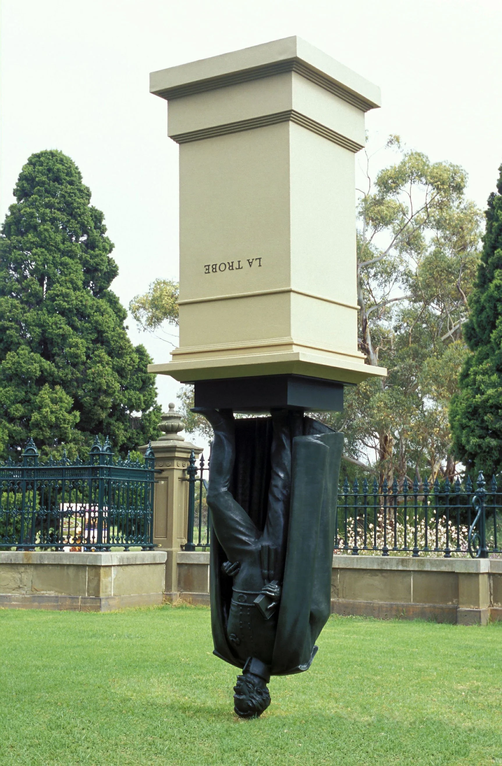 ROBB_Landmark_2005_2L_Opt.jpg