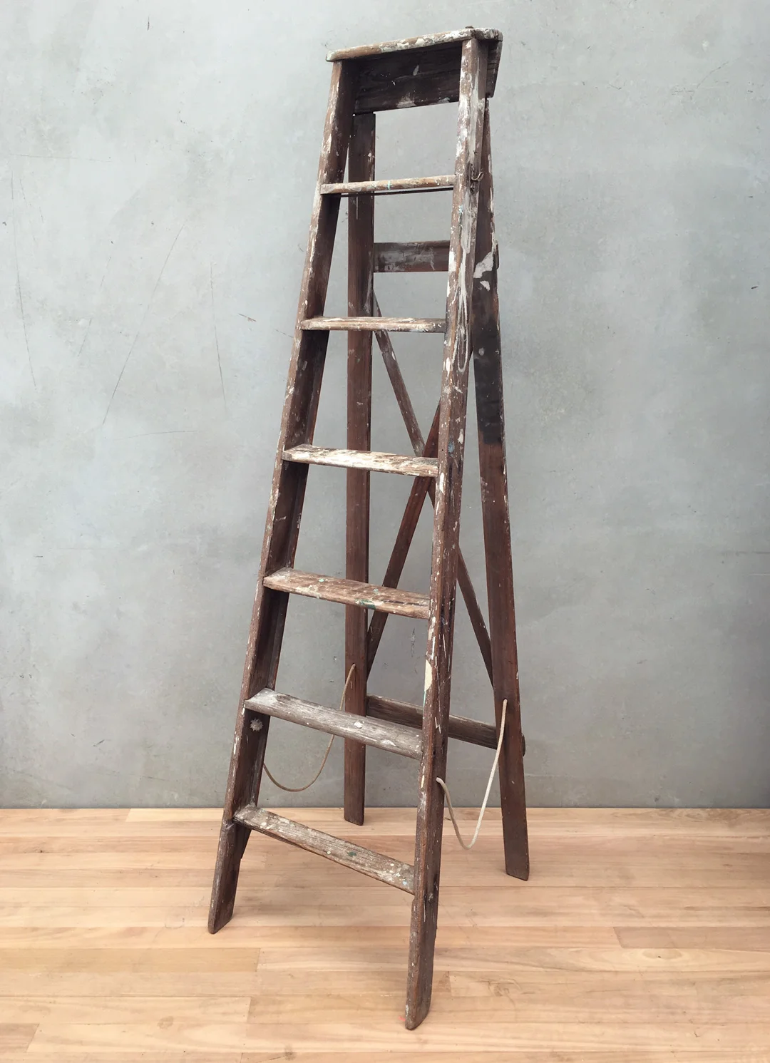 2.04M TIMBER LADDER