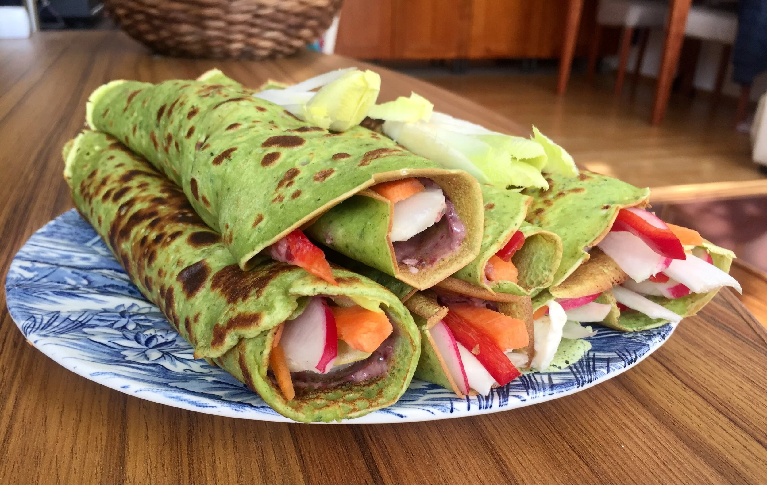 Безглутенови спаначени палачинки със зеленчуци