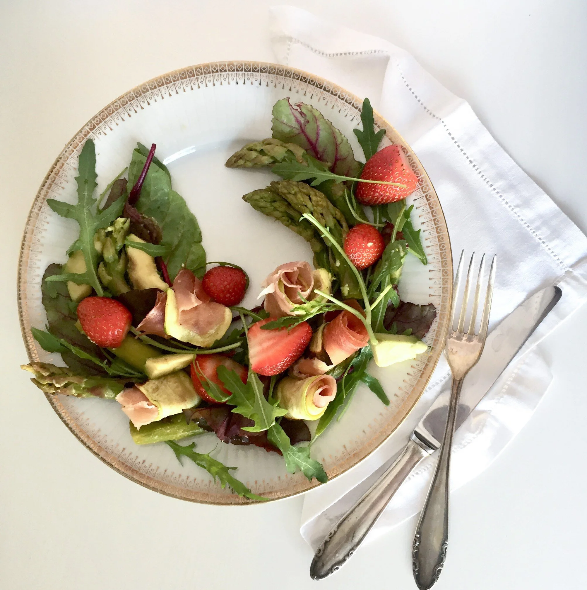 Салата с ягоди и аспержи