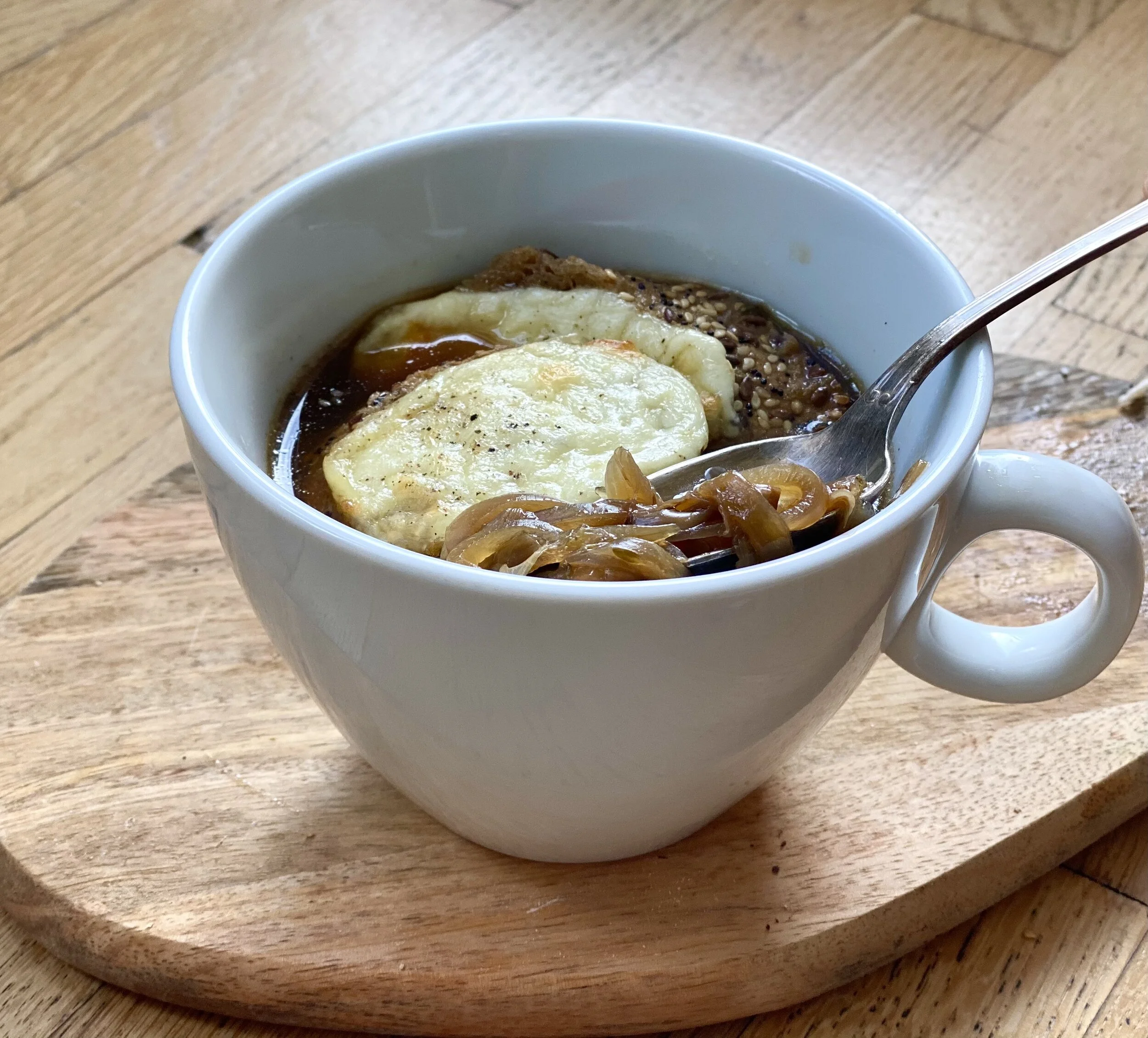 Френска лучена супа с костен бульон