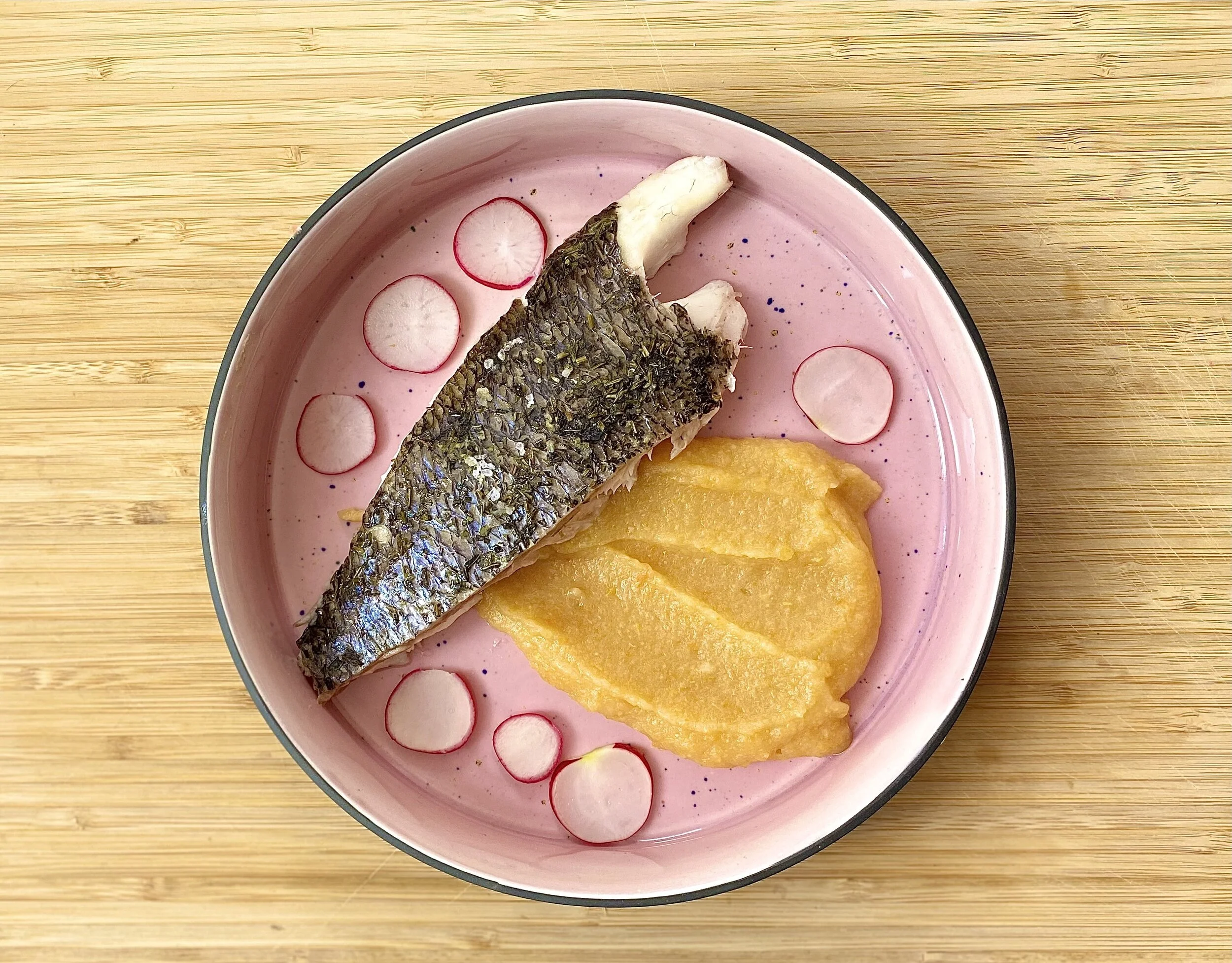 Риба в пергамент с дип от кореноплодни и дюла