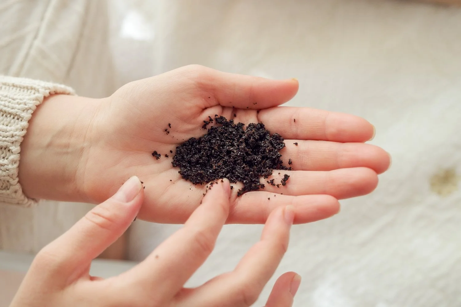 Какво трябва да съдържа твоят ексфолиант за тяло и какви са реалните ползи за тялото