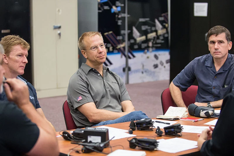 Soyuz_TMA-19M_crew_during_an_emergency_scenario_training_session_at_JSC.jpg