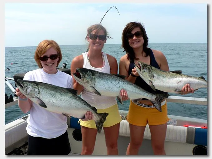 girls_hold_fish.jpg