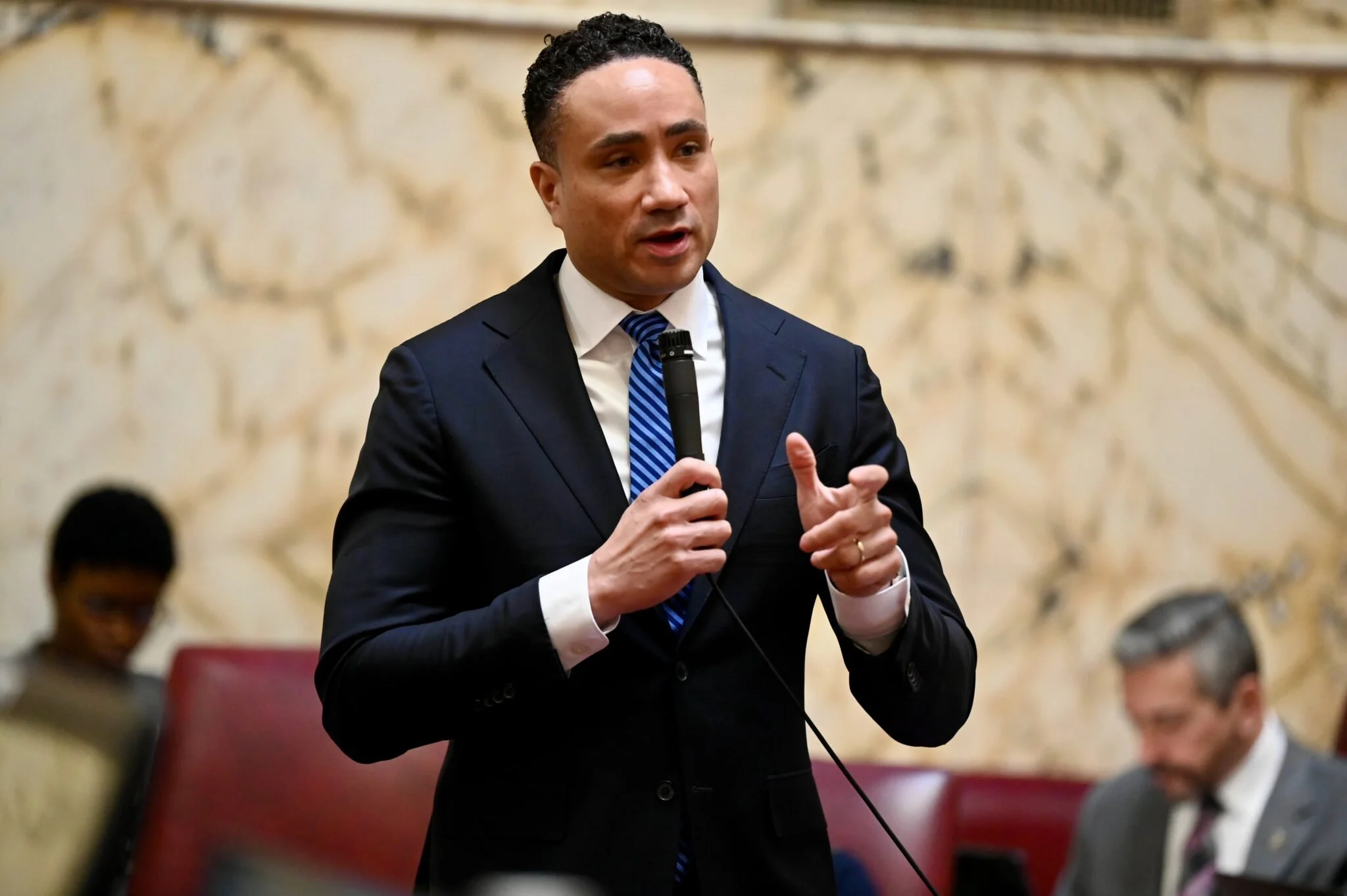 Senate, House overwhelmingly approve bills banning local-federal immigration agreements