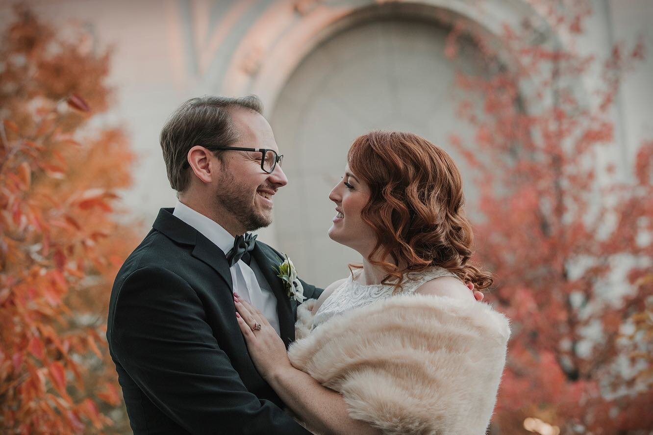 #portraits of Mallory and Clay on their #wedding day at Comfort by the Cross Eyed Cricket in #Evansville #Indiana
.
.
.
.
.
.
@comfortbythecec #weddingday #weddingportrait #weddingphotography #weddingphoto #canon #canon5dmarkiv #environmentalportrait