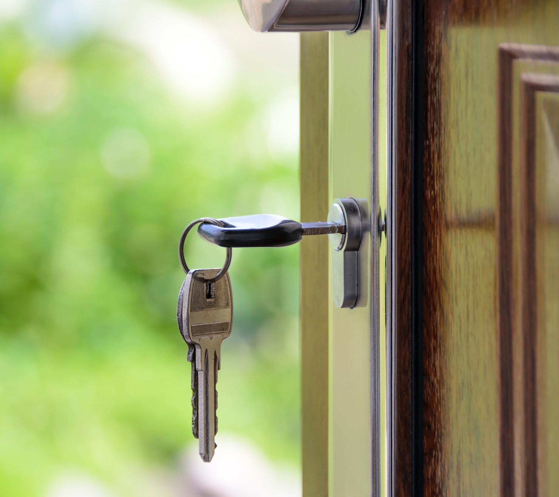 close-up-door-keyhole-101808.jpg