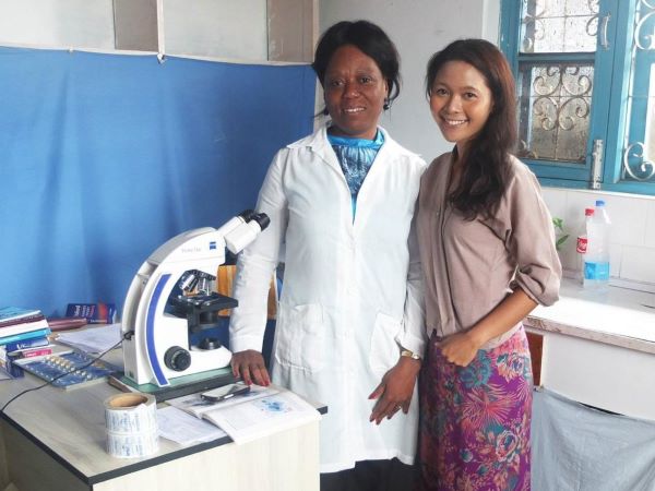 Quick flashback to when she was doing her mosquito-borne diseases research at Bhutan’s Ministry of Health as a Yale University Global Health Fellow. You go girl! 👩🏽🔬
