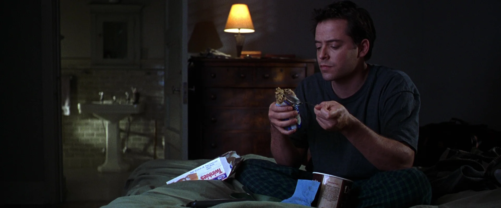 Hostess-Twinkies-and-Matthew-Broderick-in-The-Cable-Guy-1.jpg