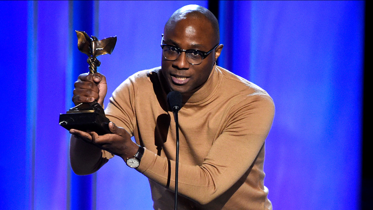 Barry Jenkins receives his INDEPENDENT SPIRIT AWARD.