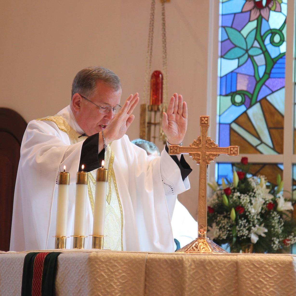  Fr. David Wilton, CPM, prays the solemn consecration over Sr. Cecilia Maria. 