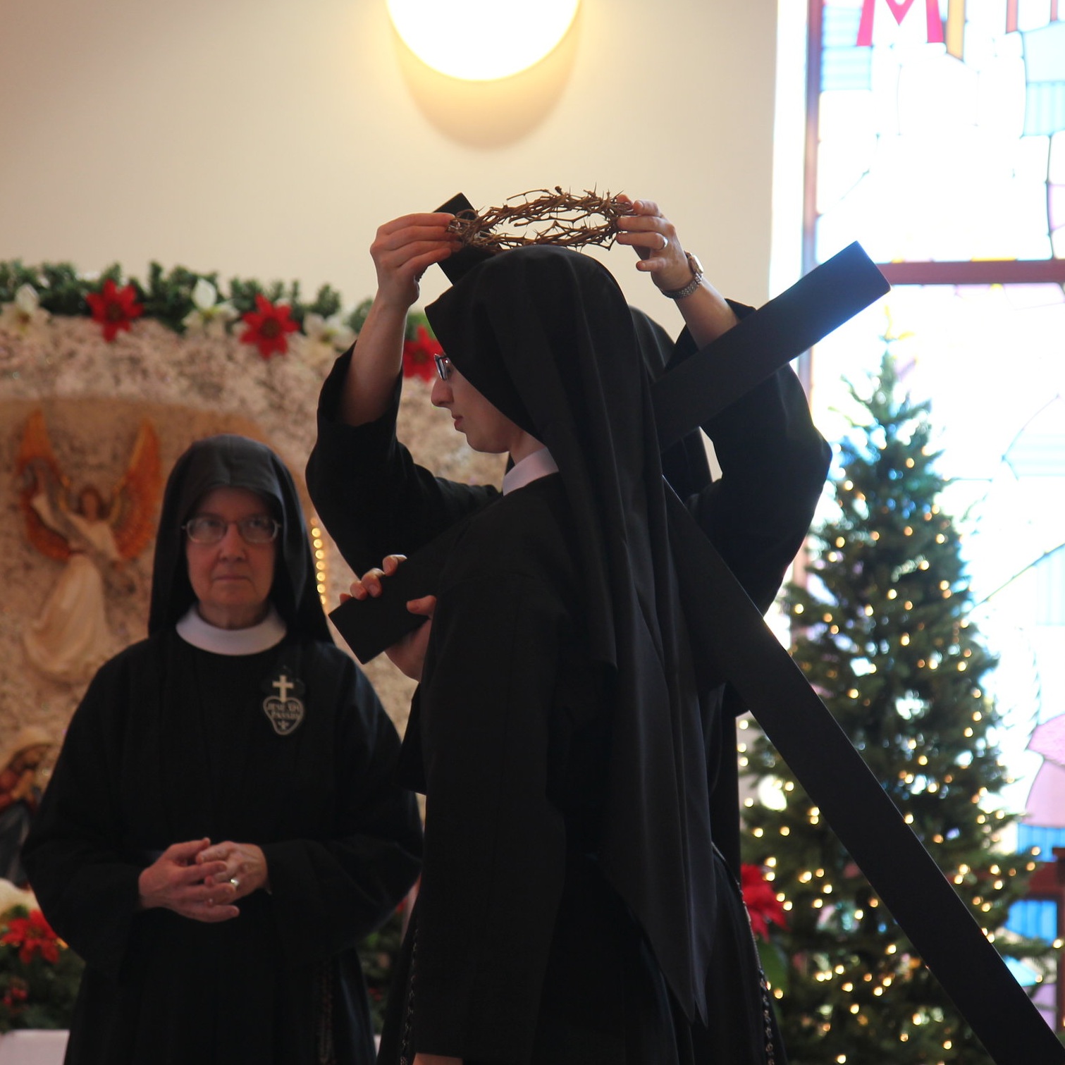  Sister receives the cross and crown of a bride of Jesus Crucified. 